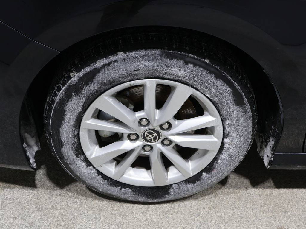 Used 2025 Toyota Camry LE image 9