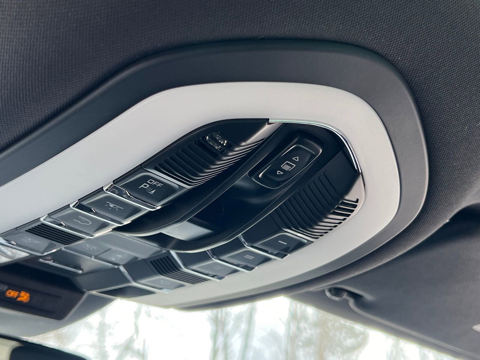 Certified 2025 Porsche Macan image 27