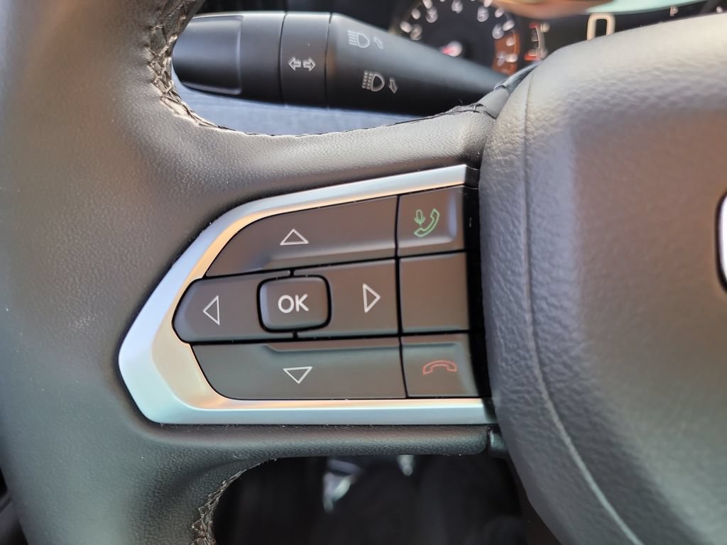 Certified 2025 Jeep Compass Latitude AWD/4WD image 29