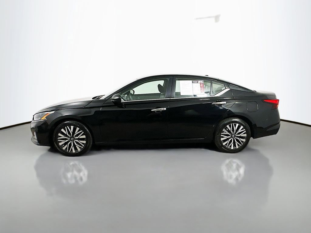 Used 2024 Nissan Altima 2.5 SV FWD image 5