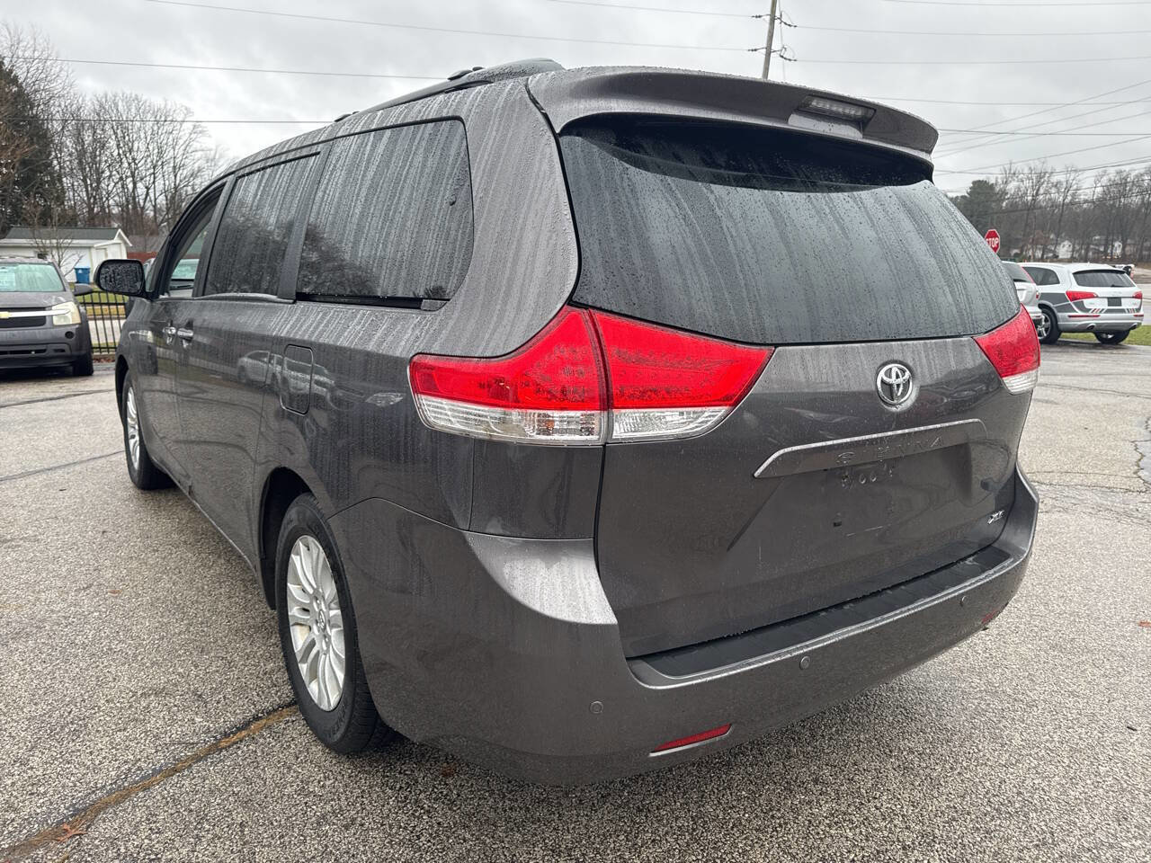 Used 2012 Toyota Sienna XLE image 25