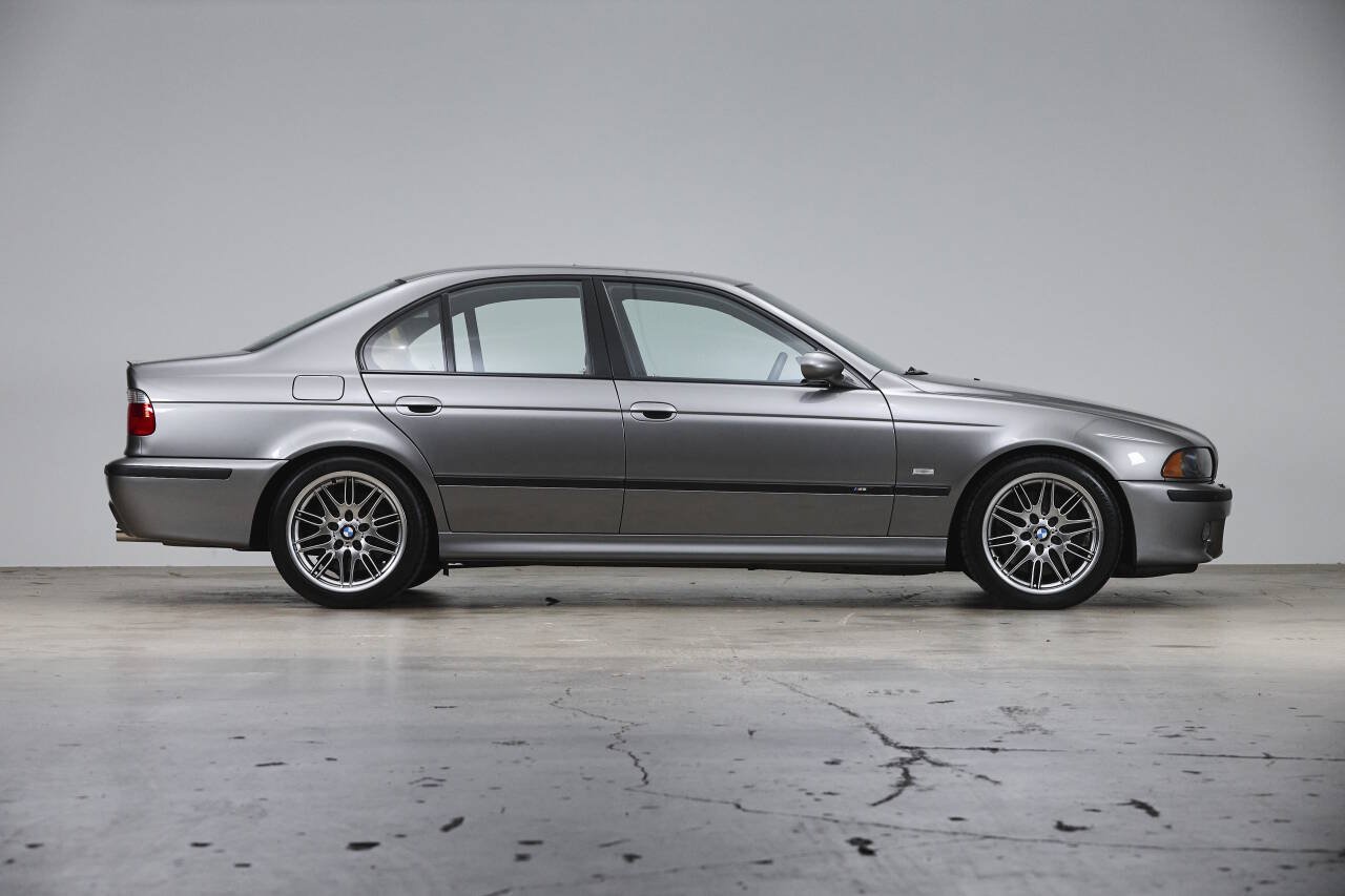 Used 2003 BMW M5 RWD image 4