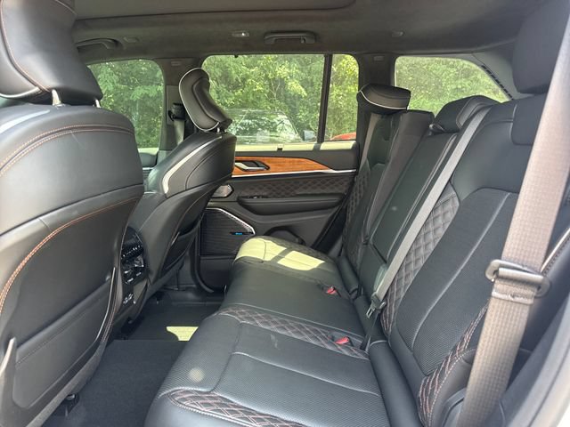 Used 2023 Jeep Grand Cherokee Summit AWD/4WD image 11