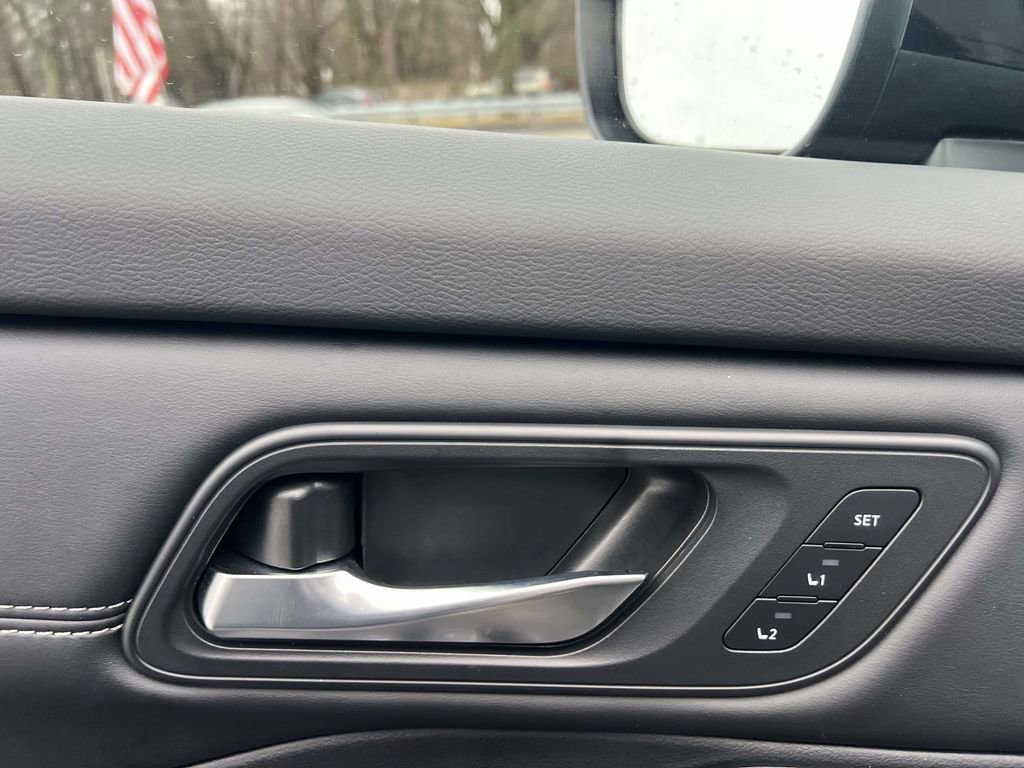 Used 2025 Nissan Rogue SL w/ SL Premium Package AWD/4WD image 16