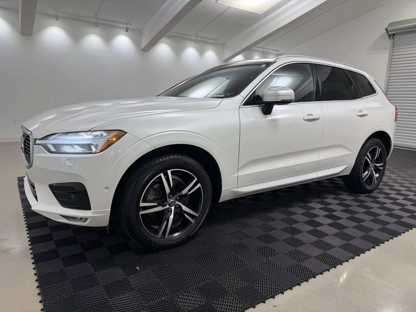 Used 2018 Volvo XC60 T6 R-Design w/ Convenience Package image 3