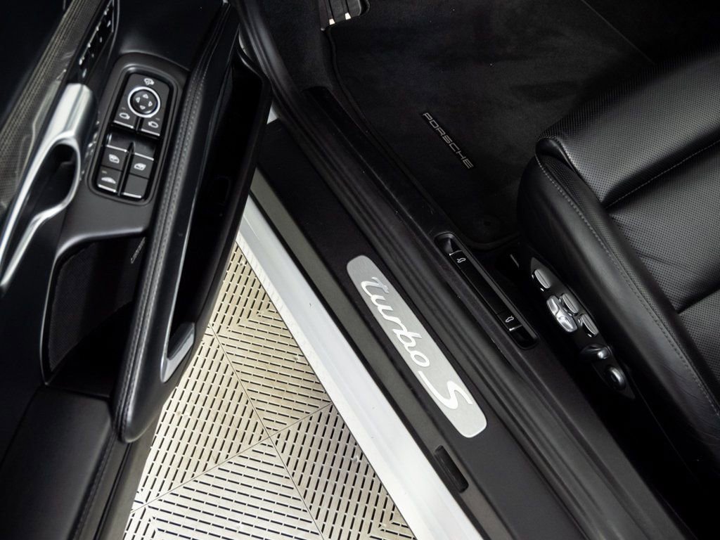 Used 2015 Porsche 911 Turbo S image 8
