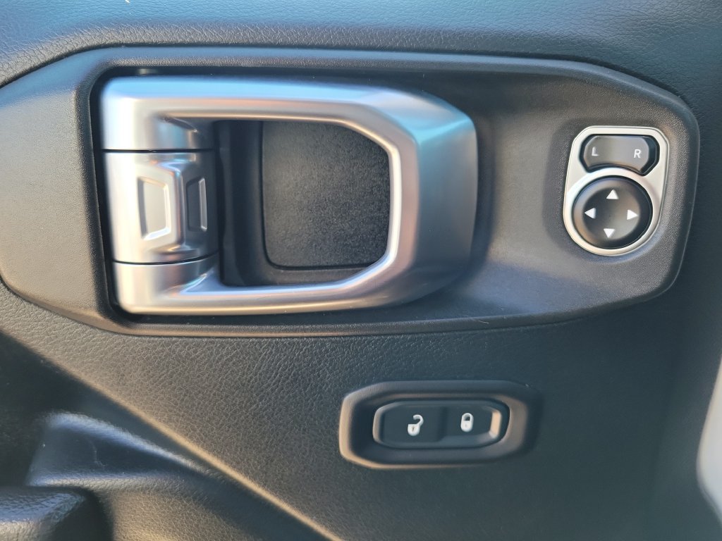 Used 2018 Jeep Wrangler Unlimited Sport S AWD/4WD image 24