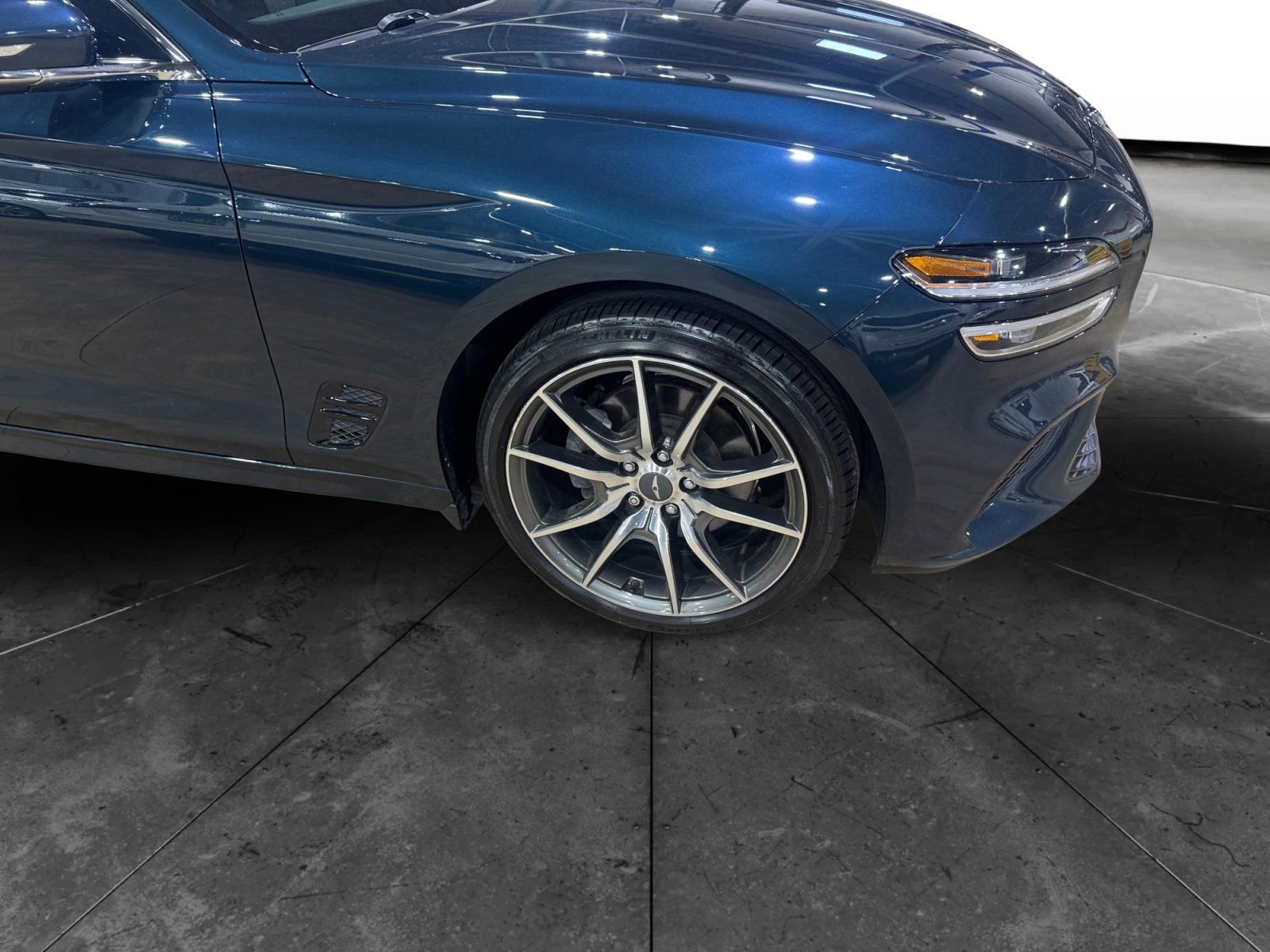 Used 2023 Genesis G70 2.0T image 4