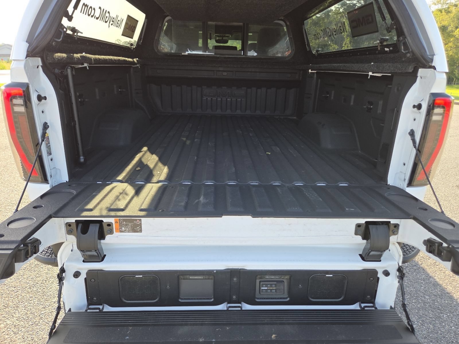 Used 2025 GMC Sierra 2500 AT4X AWD/4WD image 27