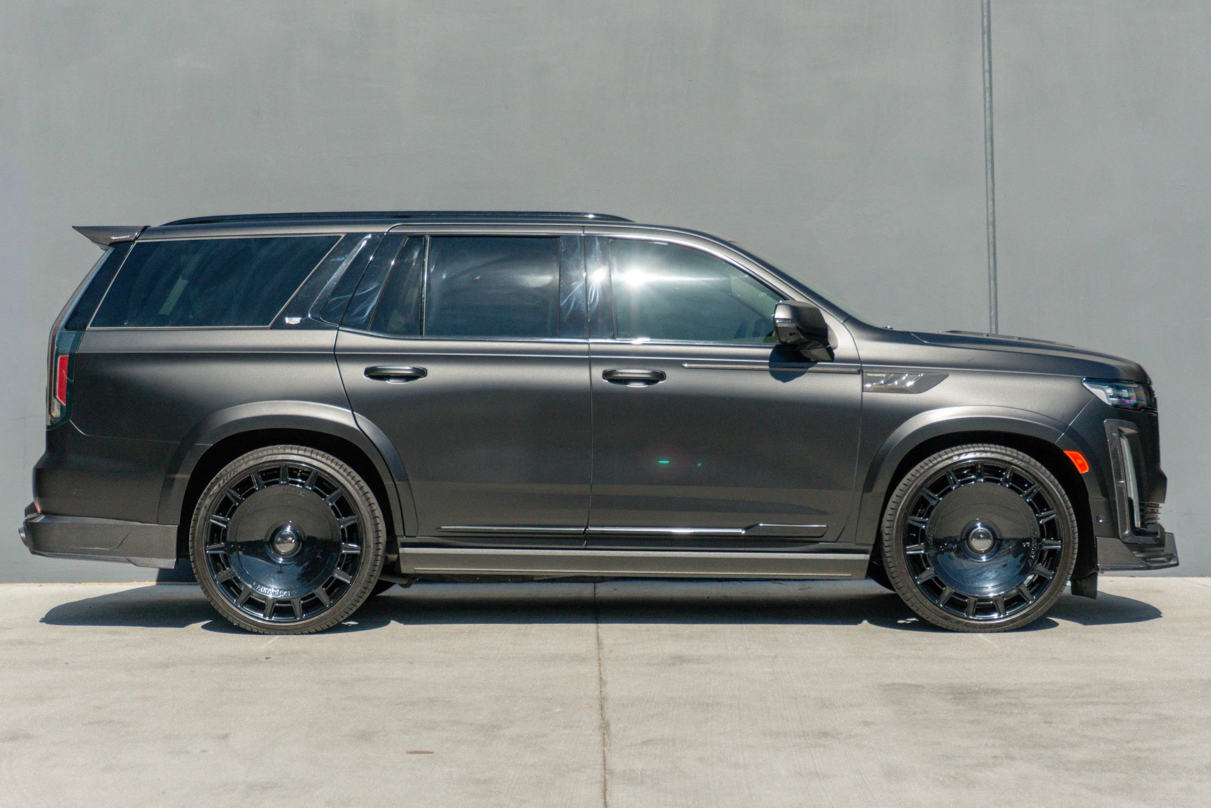 Used 2024 Cadillac Escalade Sport Platinum w/ LPO, ONYX Package image 6