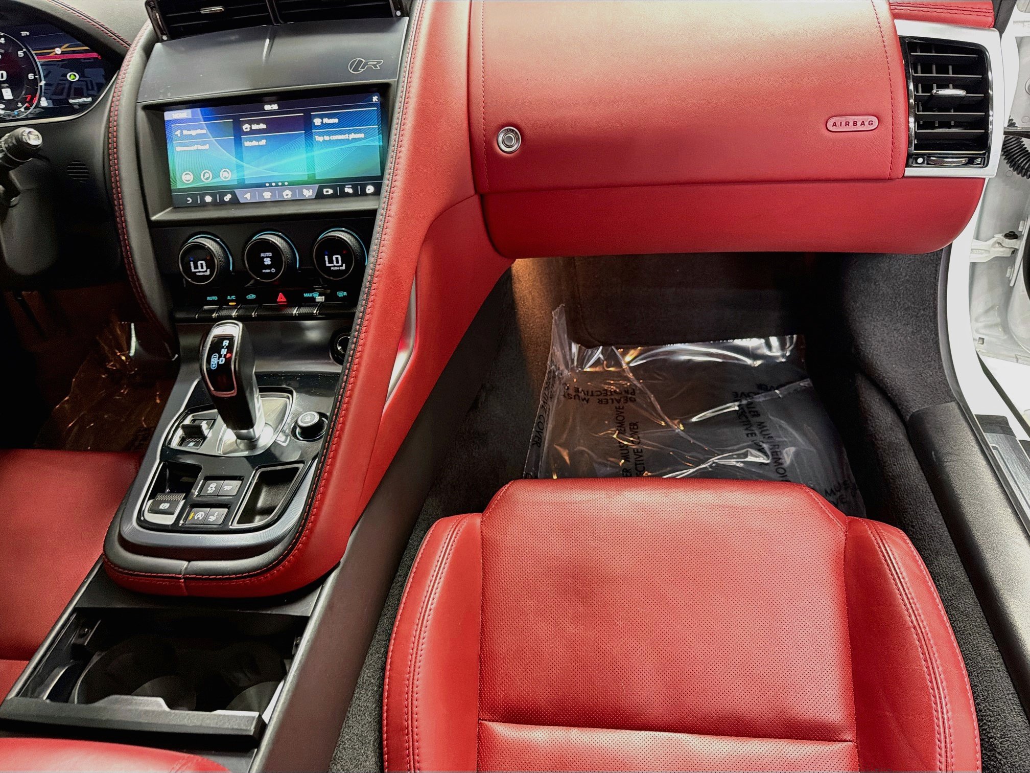 Used 2022 Jaguar F-TYPE R AWD/4WD image 17
