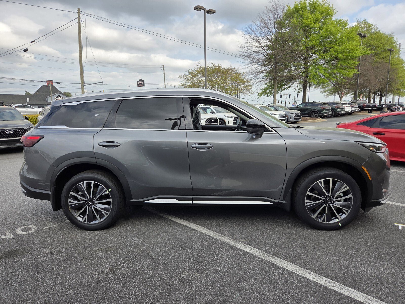 New 2026 INFINITI QX60 Luxe w/ Family Package image 5