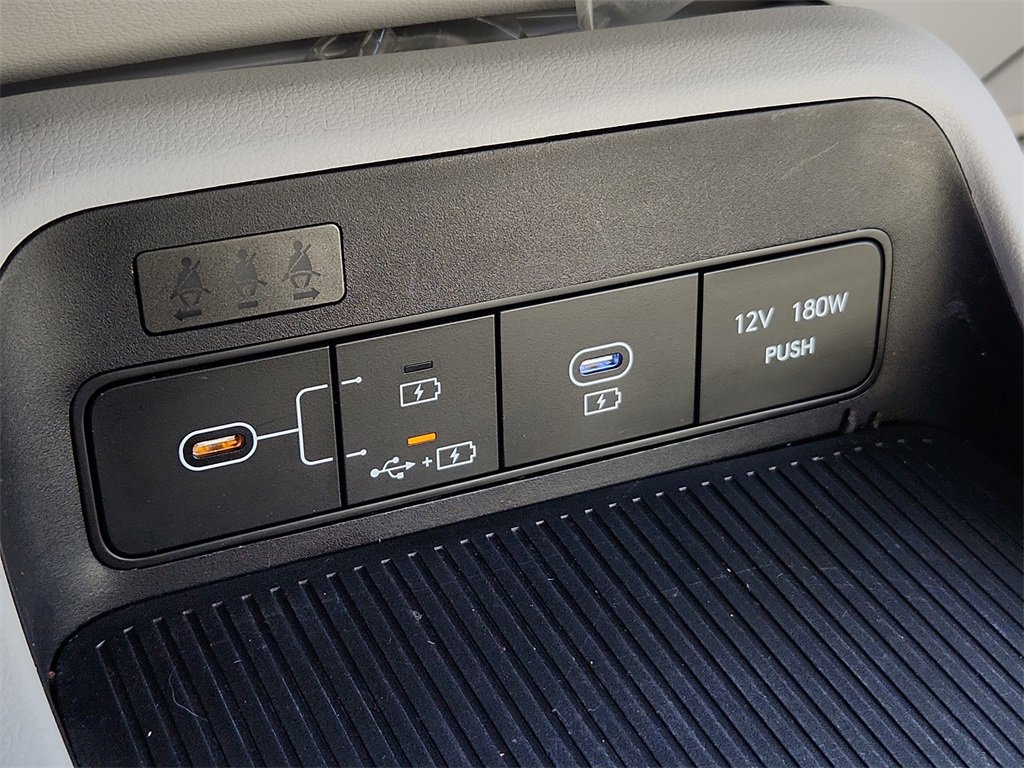 Used 2025 Hyundai Kona SEL image 22