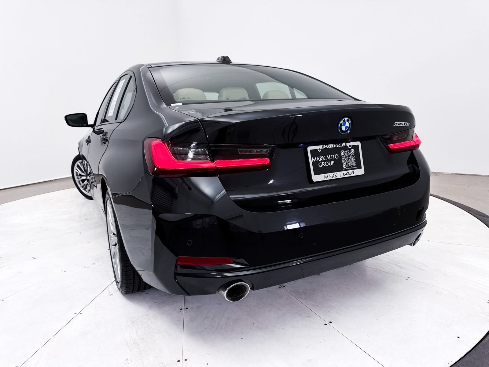 Used 2023 BMW 330e RWD image 10