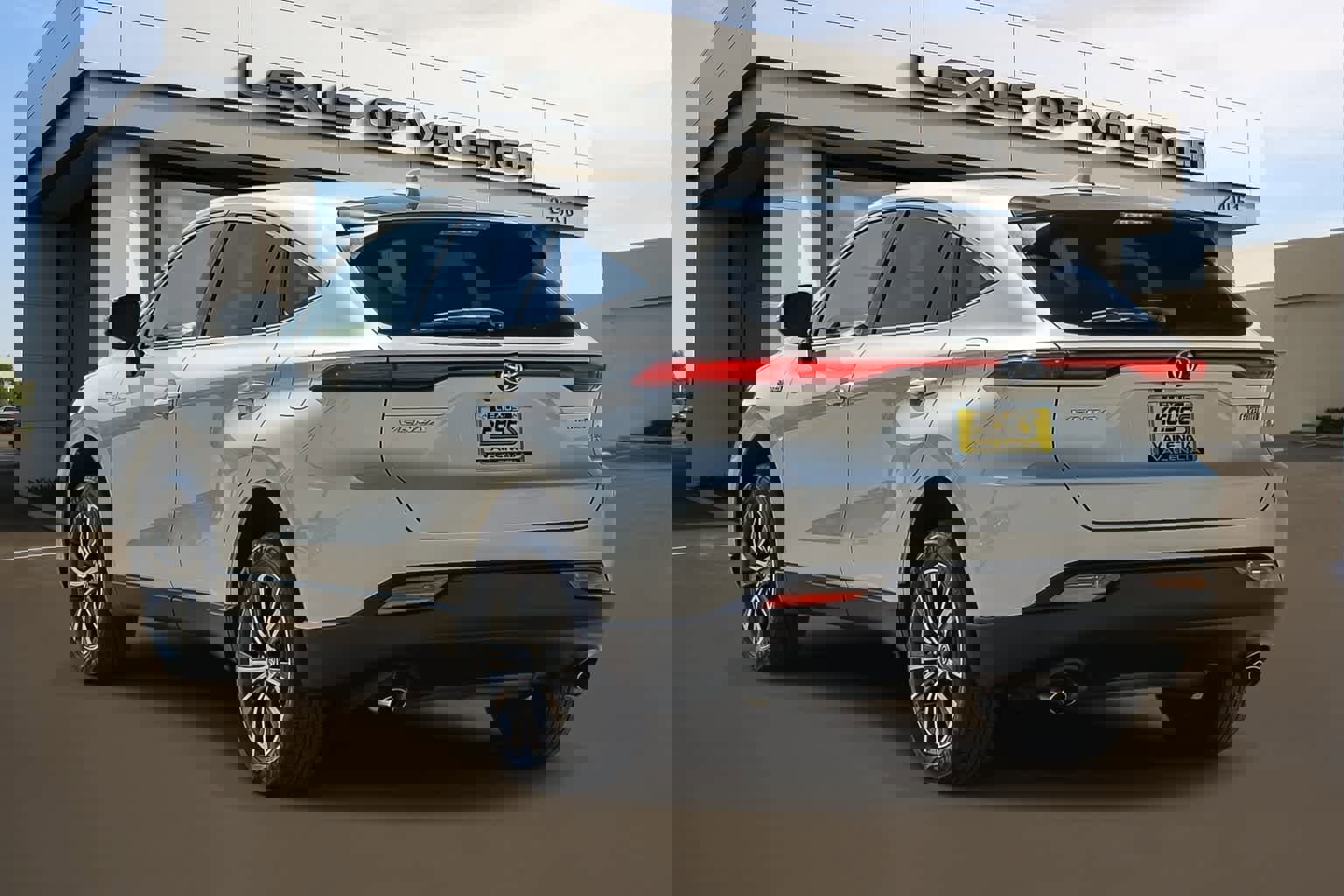 Used 2021 Toyota Venza LE w/ Carpet Mat Package (TMS) AWD/4WD image 2