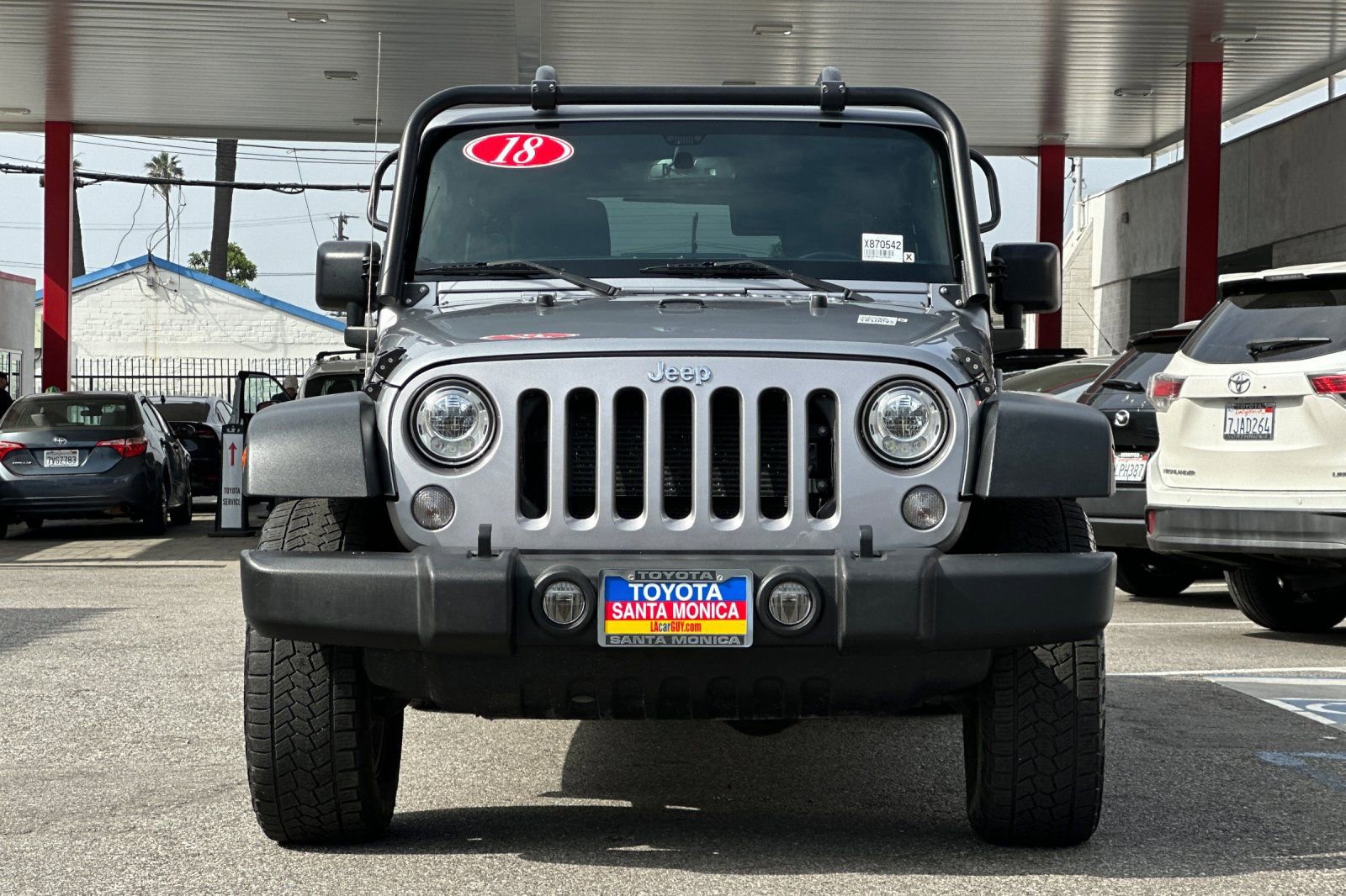 Used 2018 Jeep Wrangler Unlimited Rubicon w/ Connectivity Group AWD/4WD image 9