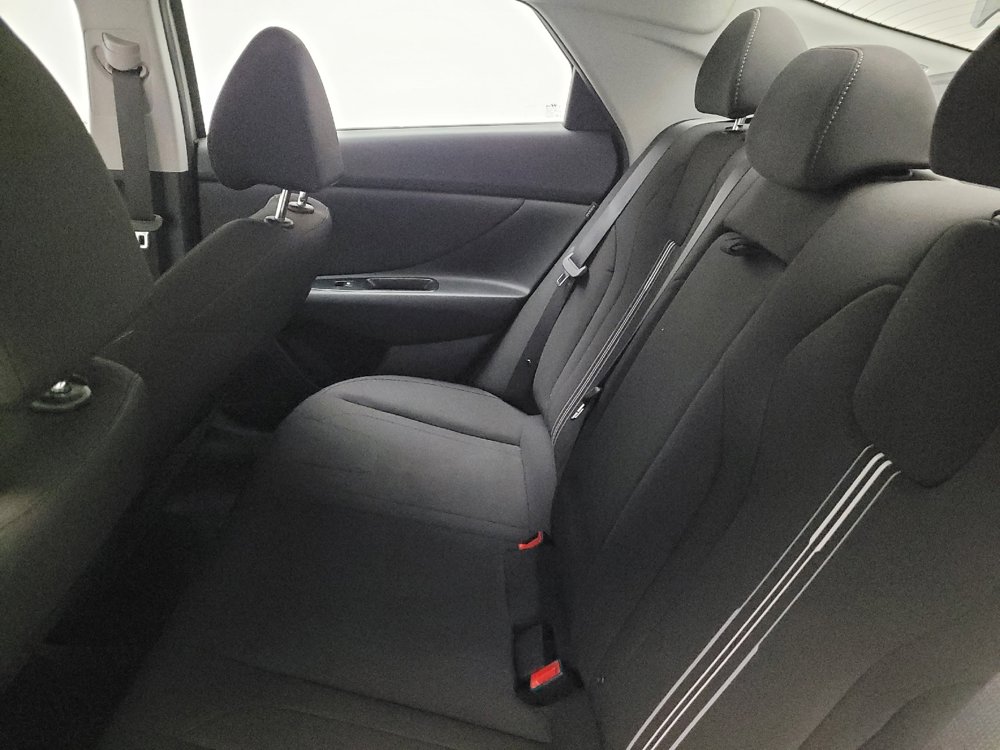 Used 2025 Hyundai Elantra SEL image 18