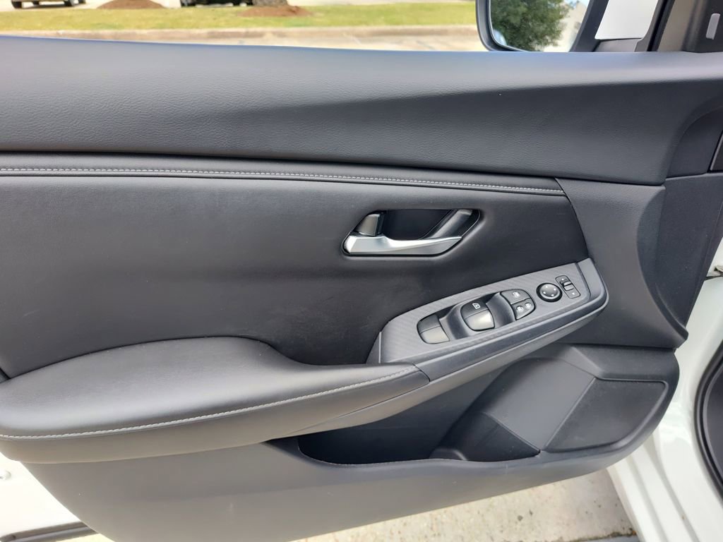Used 2024 Nissan Sentra SV FWD image 19