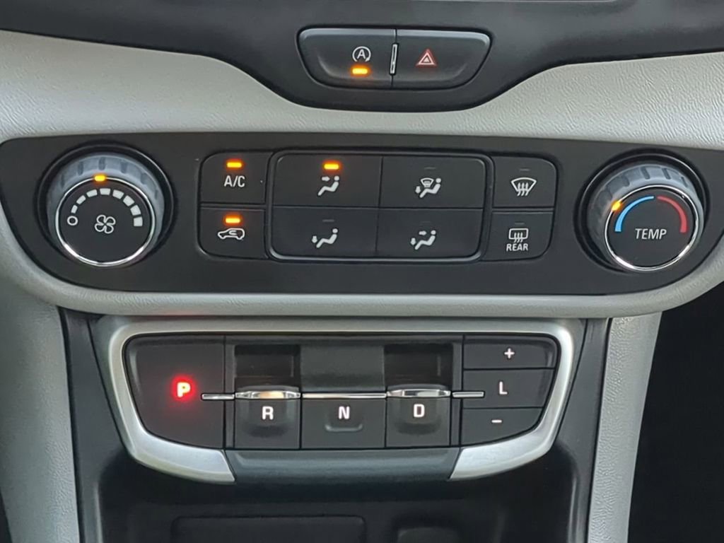 Used 2024 GMC Terrain SLE image 24