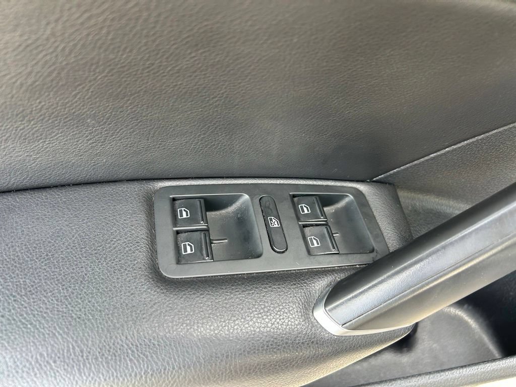 Used 2018 Volkswagen Passat 3.6 FWD image 19