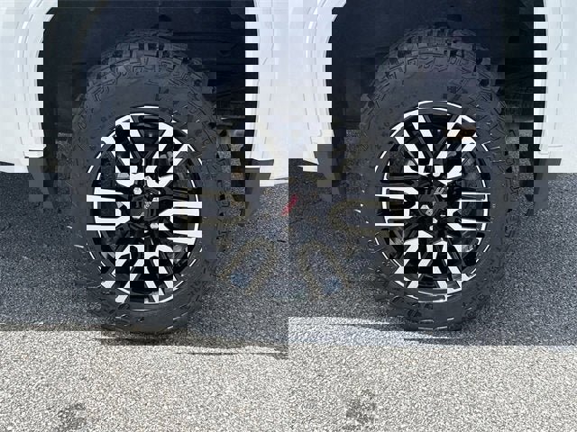 Certified 2022 GMC Sierra 1500 AT4 w/ AT4 Premium Package image 34