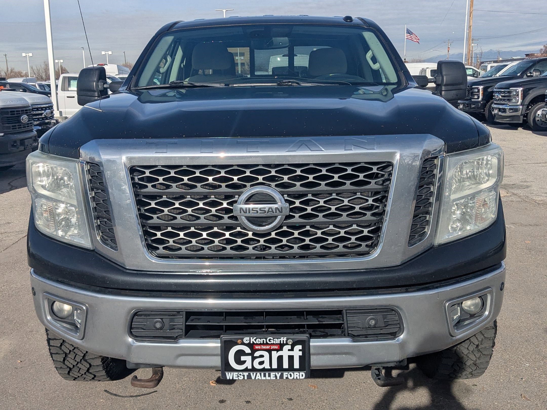 Used 2016 Nissan Titan SV image 11