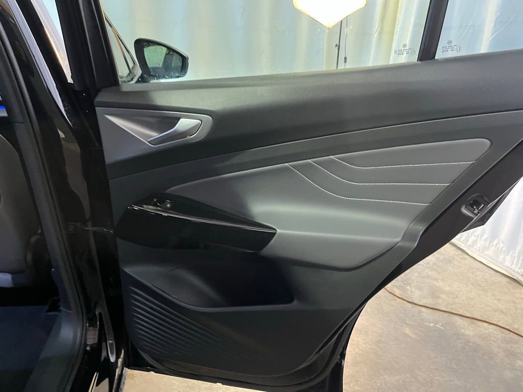 Used 2023 Volkswagen ID.4 Pro S Plus image 23