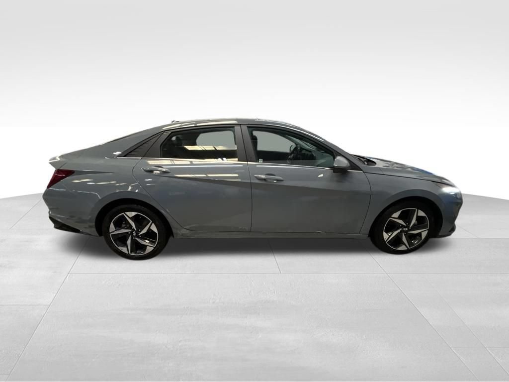 Used 2023 Hyundai Elantra Limited w/ Cargo Package FWD image 6