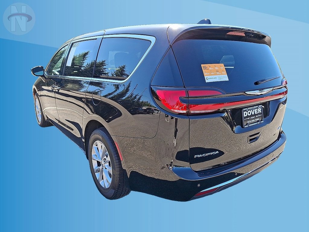 Certified 2025 Chrysler Pacifica Select AWD/4WD image 14