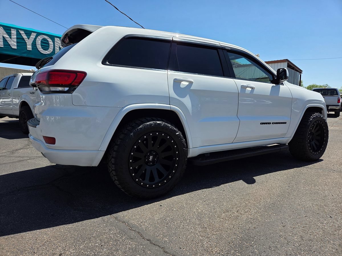 Used 2018 Jeep Grand Cherokee Altitude RWD image 8