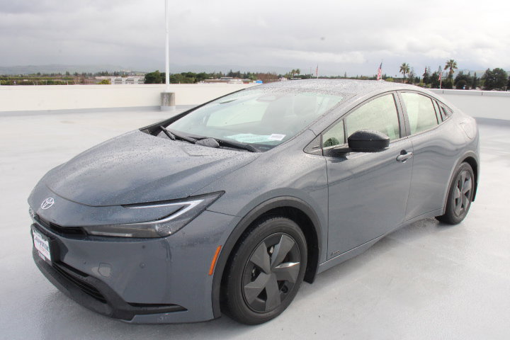 Used 2024 Toyota Prius LE image 6