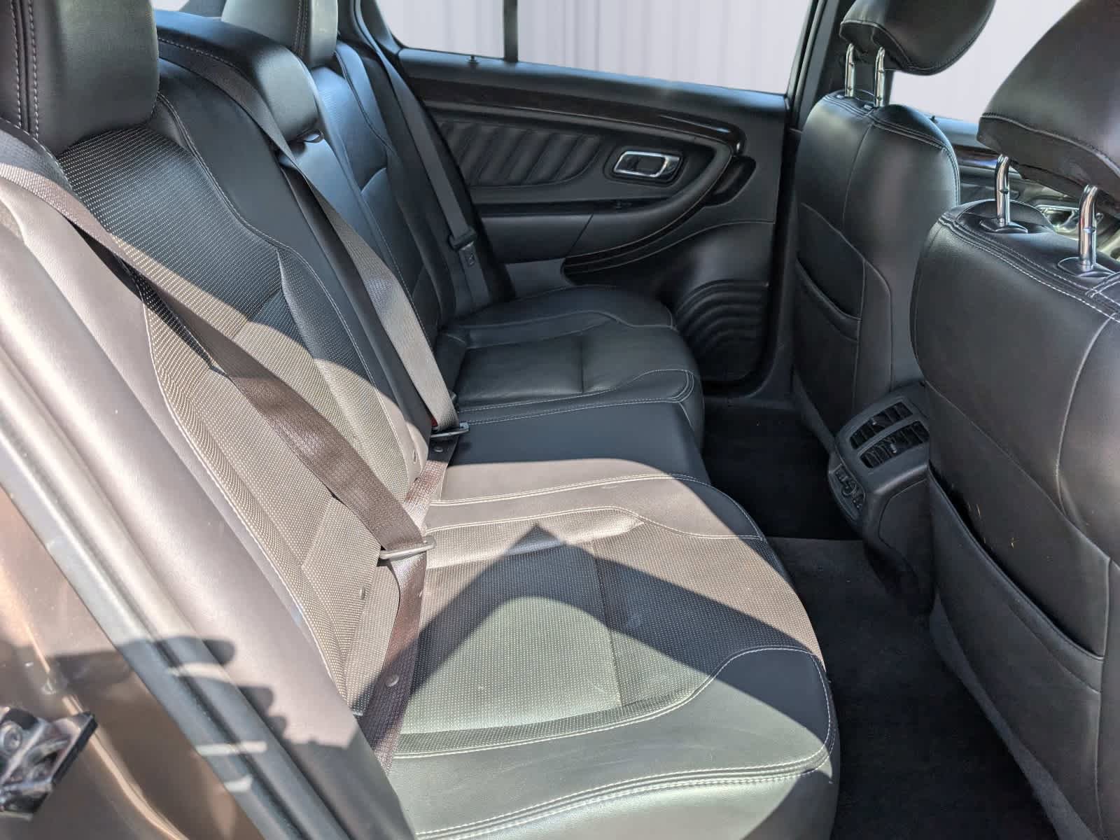 Used 2015 Ford Taurus Limited w/ Equipment Group 301A FWD image 10