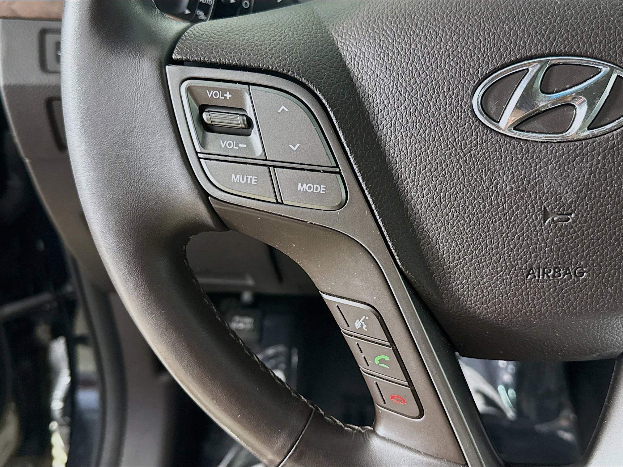 Used 2018 Hyundai Santa Fe Limited w/ Cargo Package FWD image 14