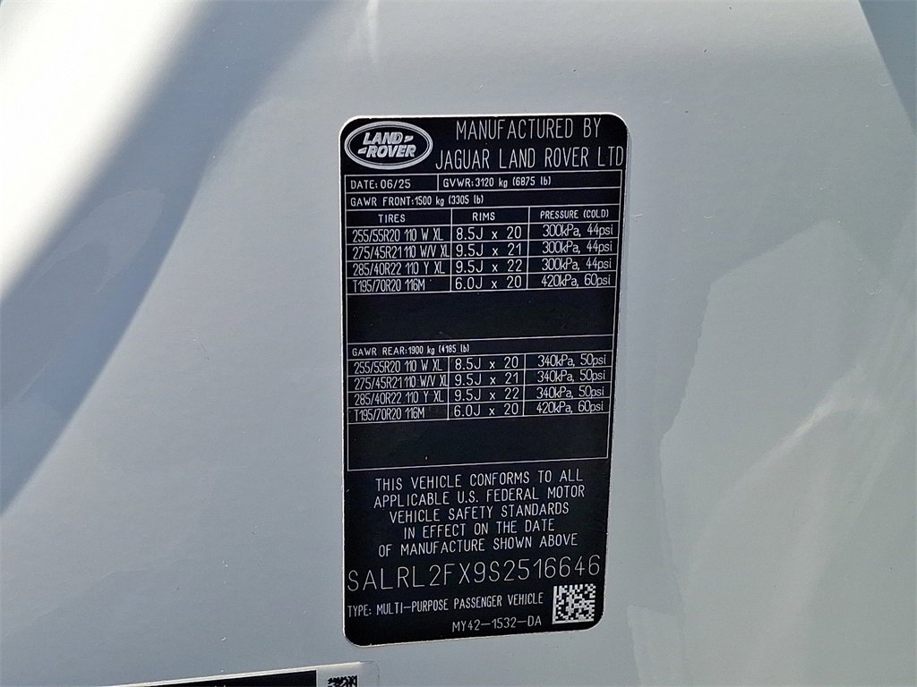 New 2025 Land Rover Discovery Dynamic SE image 22