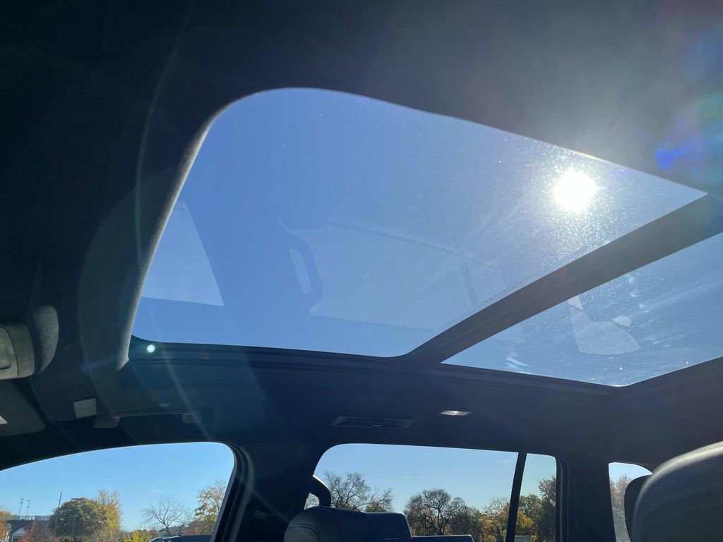 Used 2025 Buick Enclave Avenir w/ Trailering Package, 5000 lbs. image 28