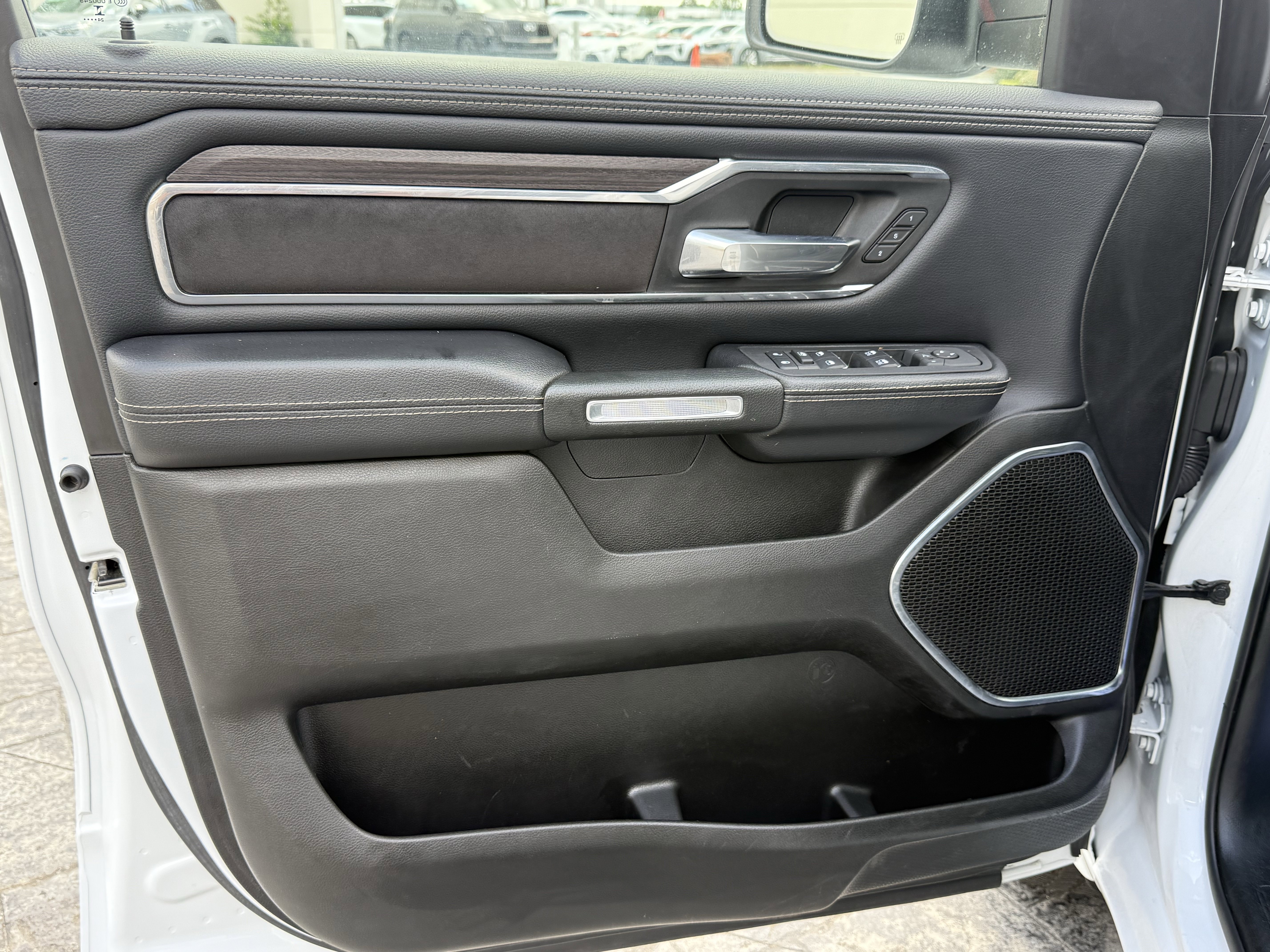 Used 2025 RAM 1500 Laramie image 10