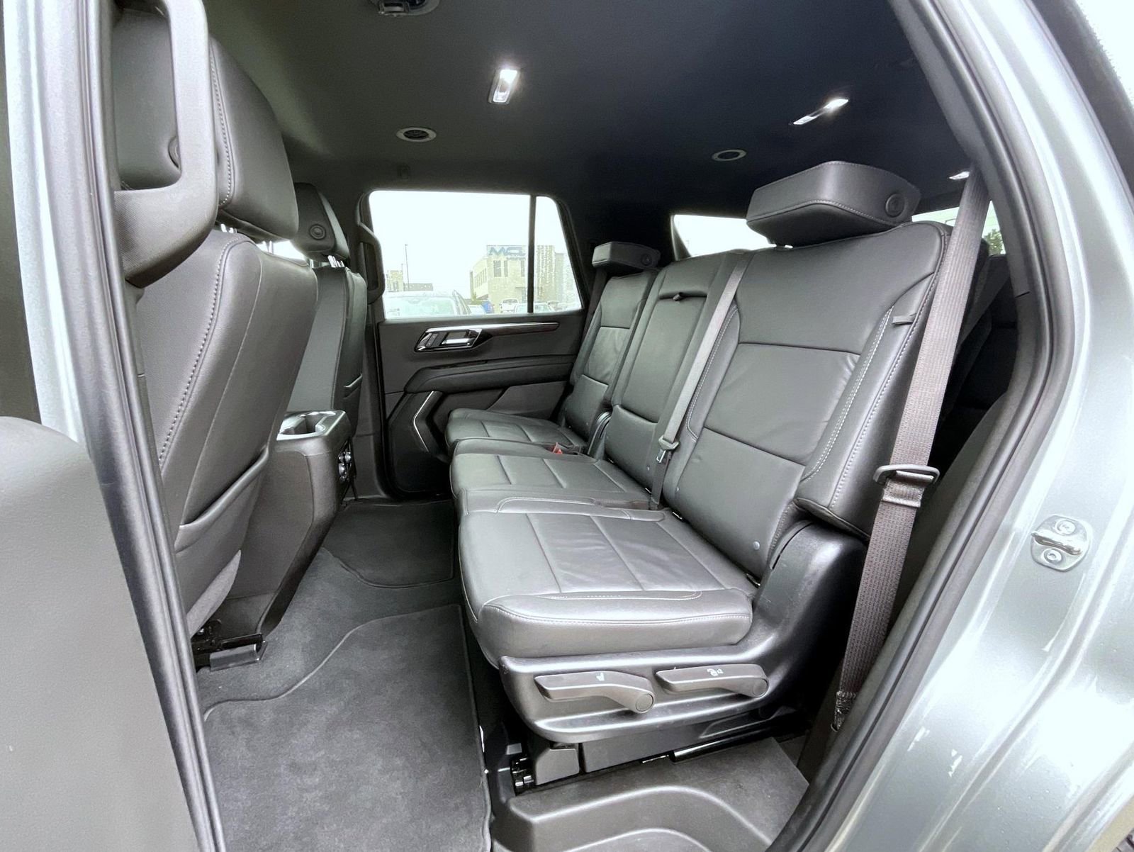 Used 2025 Chevrolet Tahoe LT AWD/4WD image 19