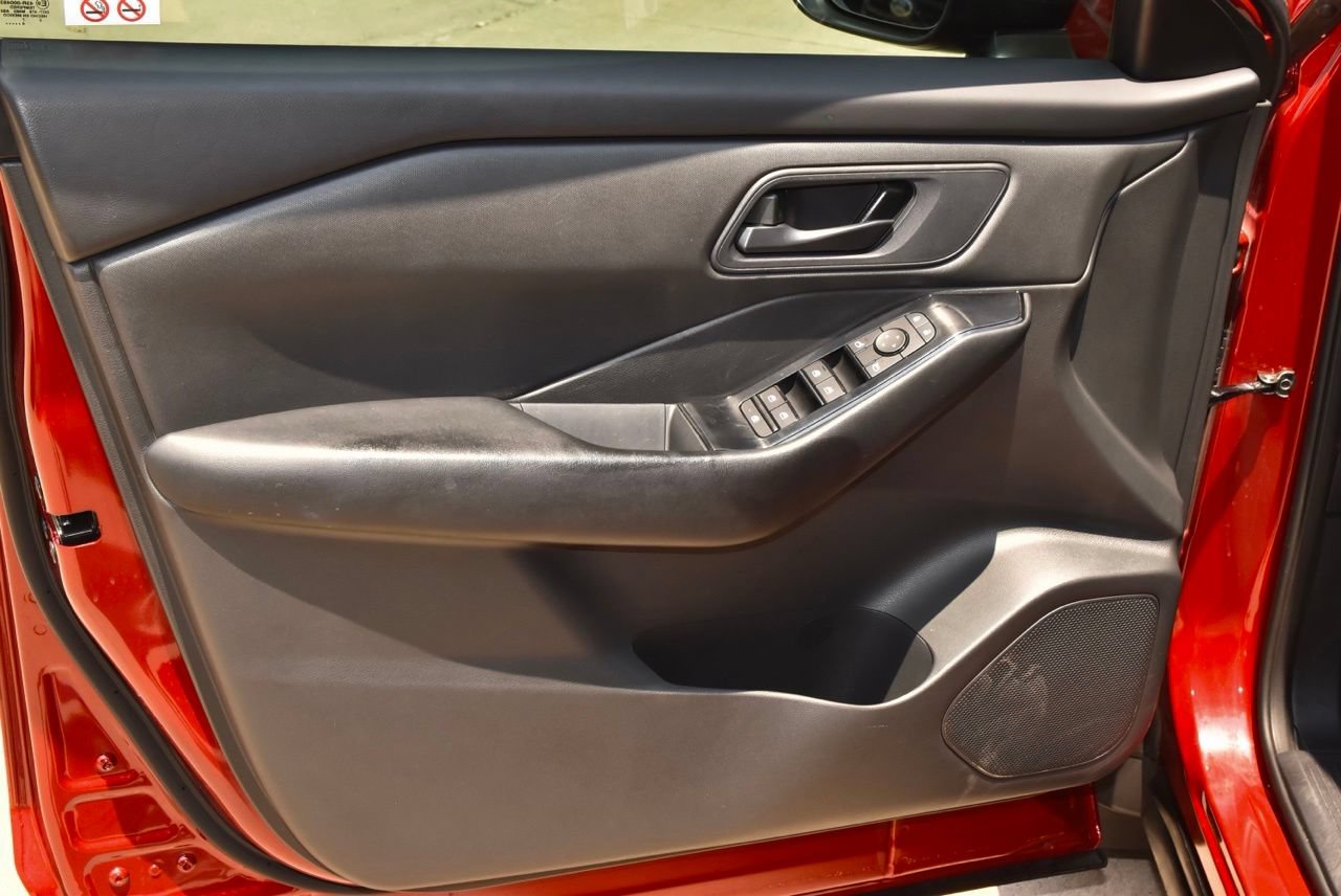 Used 2025 Nissan Rogue S FWD image 24