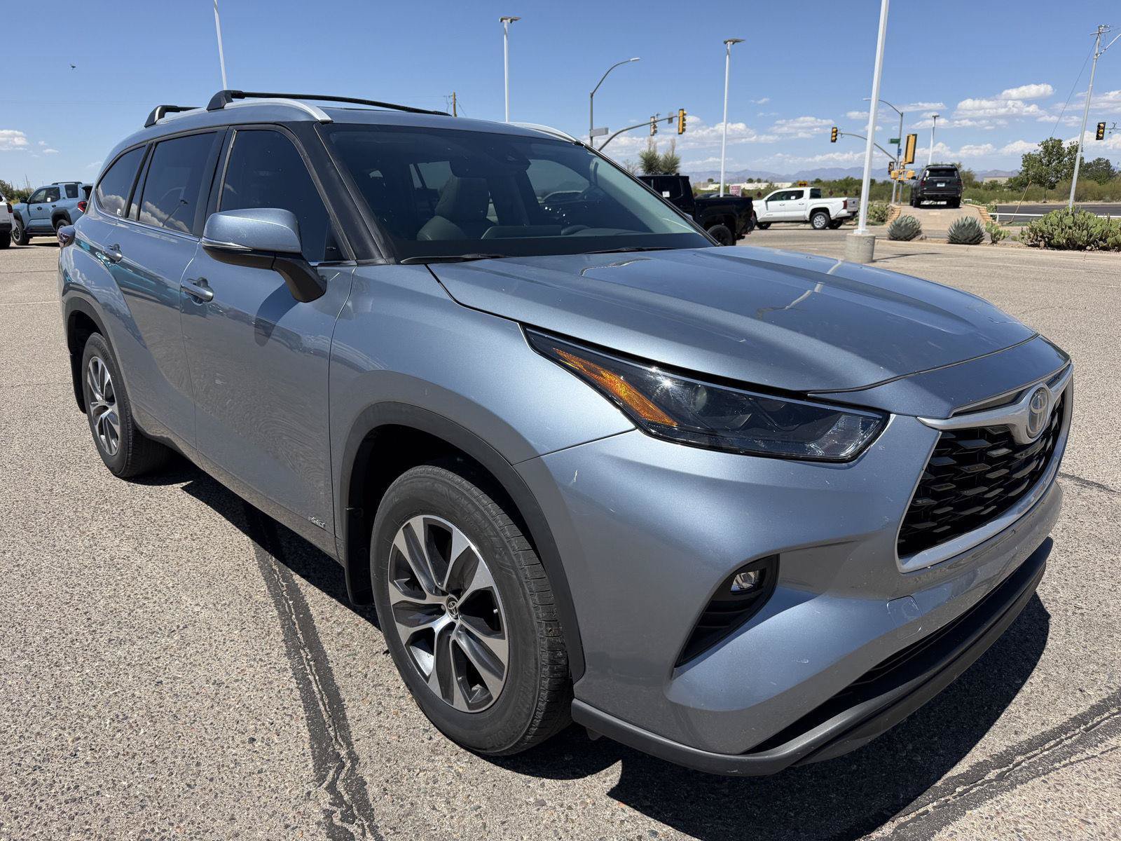 Used 2024 Toyota Highlander XLE AWD/4WD image 8