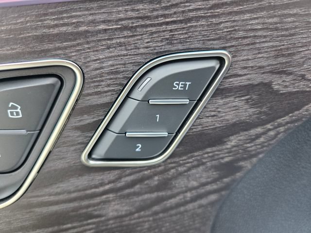 Used 2023 Audi Q8 Prestige AWD/4WD image 19