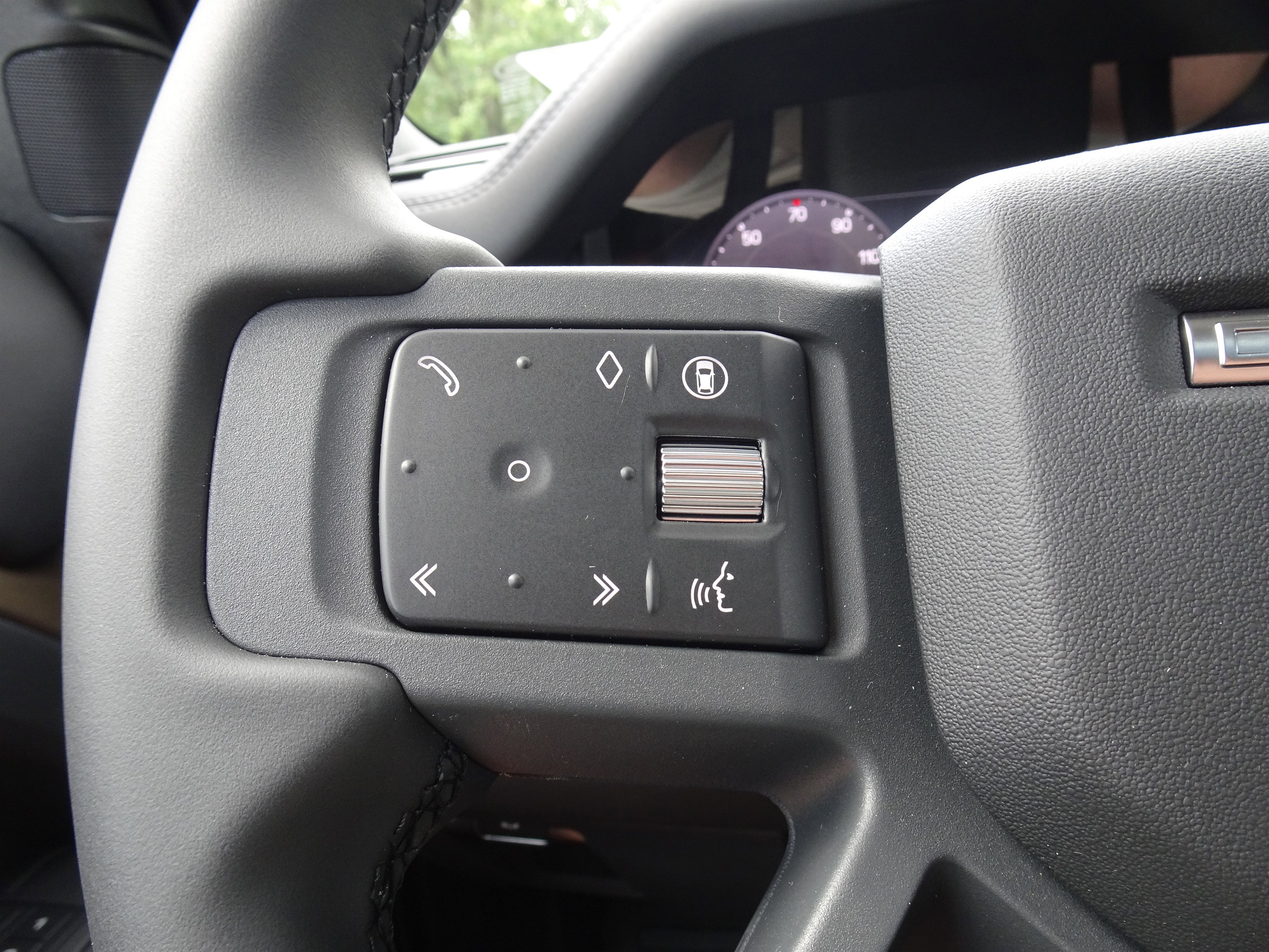 New 2025 Land Rover Defender 110 S image 26