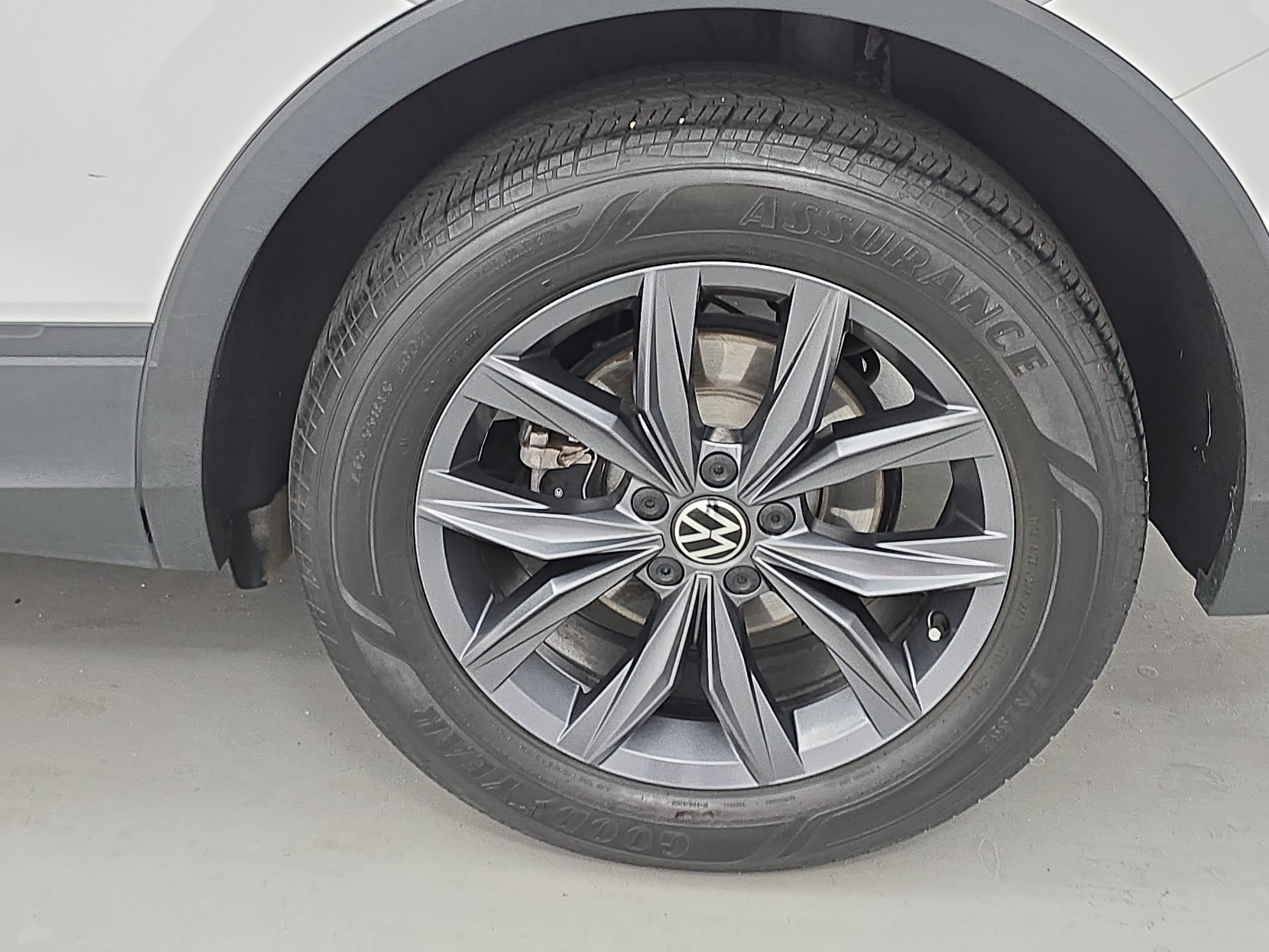 Used 2023 Volkswagen Tiguan SE FWD image 34
