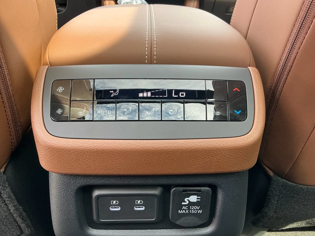 New 2026 Nissan Pathfinder Platinum AWD/4WD image 32