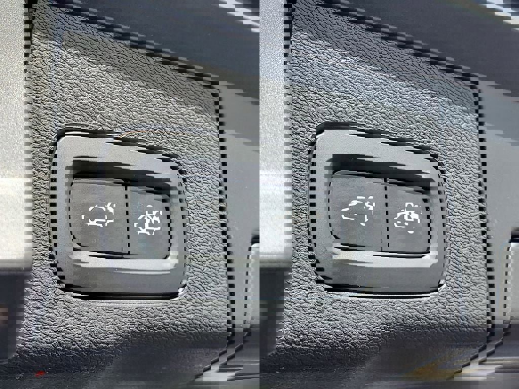 Used 2022 Volvo XC60 B5 Inscription image 9