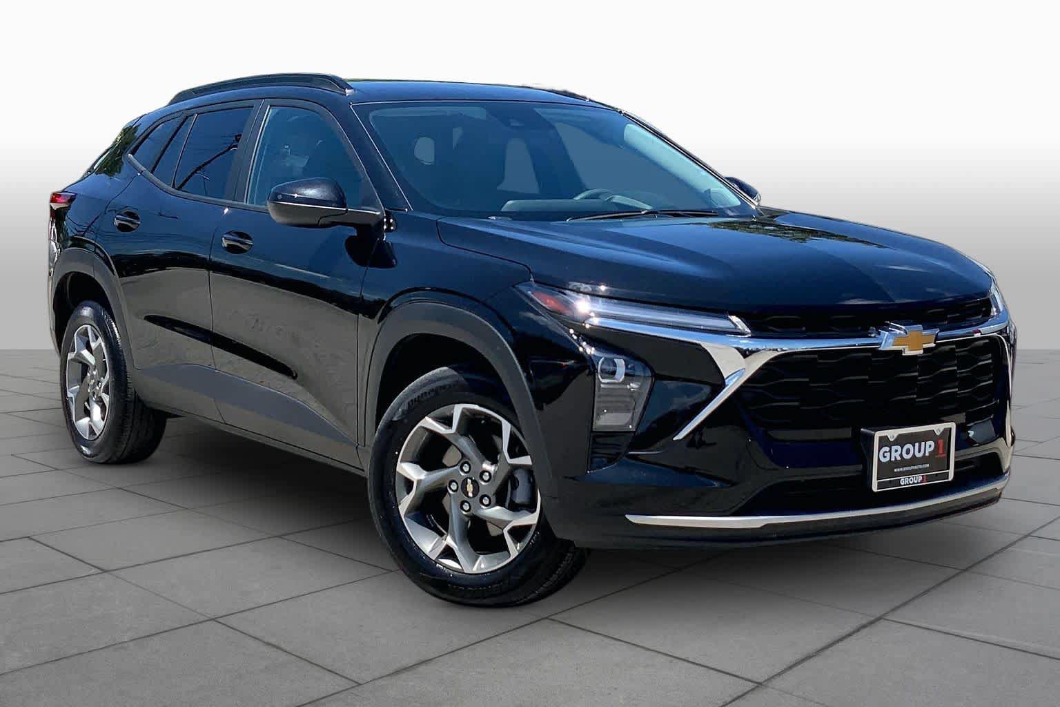 Used 2025 Chevrolet Trax LT FWD image 3