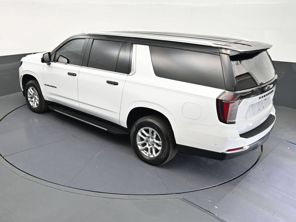 Used 2025 Chevrolet Suburban LS RWD image 13