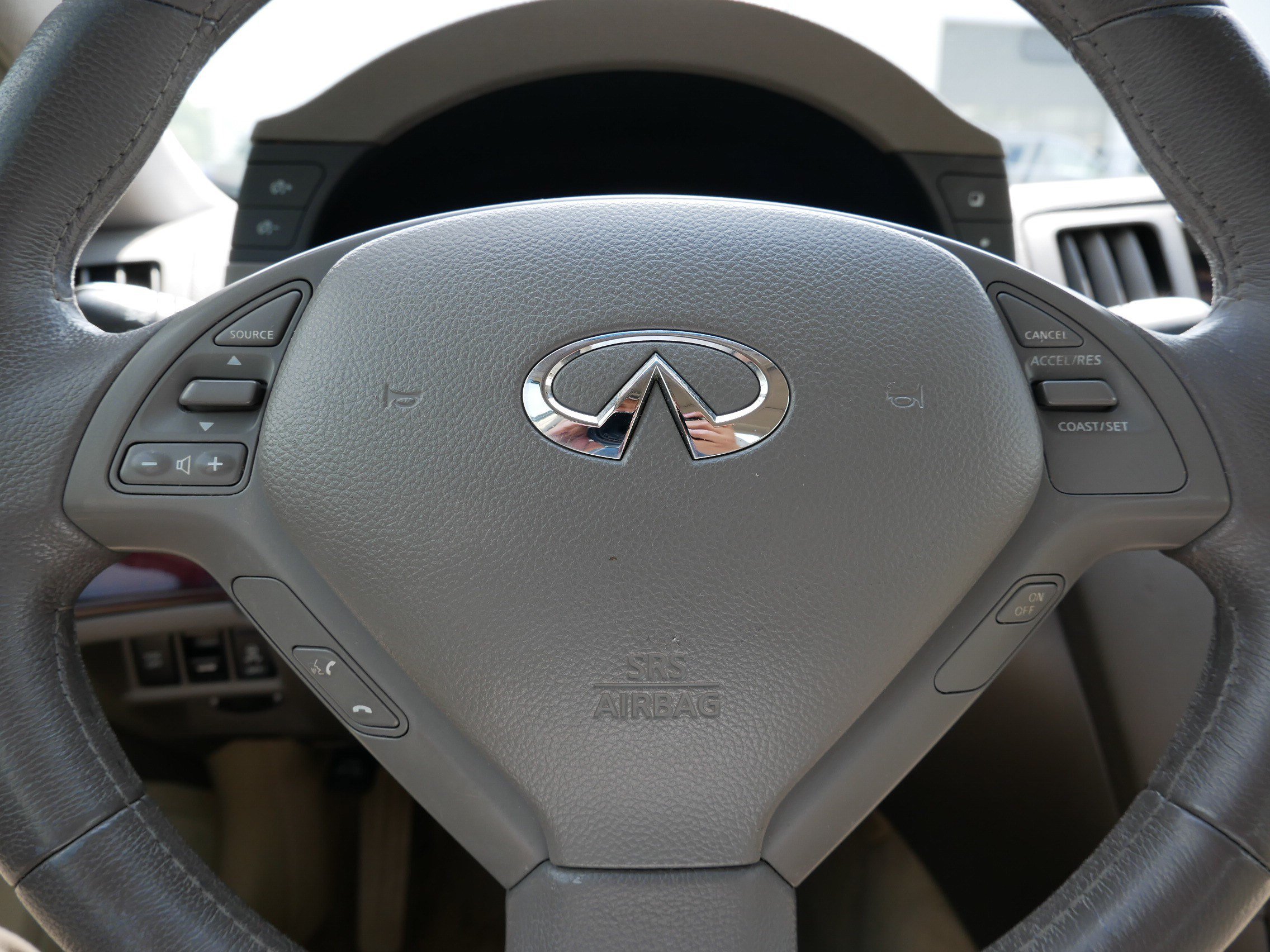 Used 2010 INFINITI G37 x Sedan w/ Premium Pkg AWD/4WD image 25