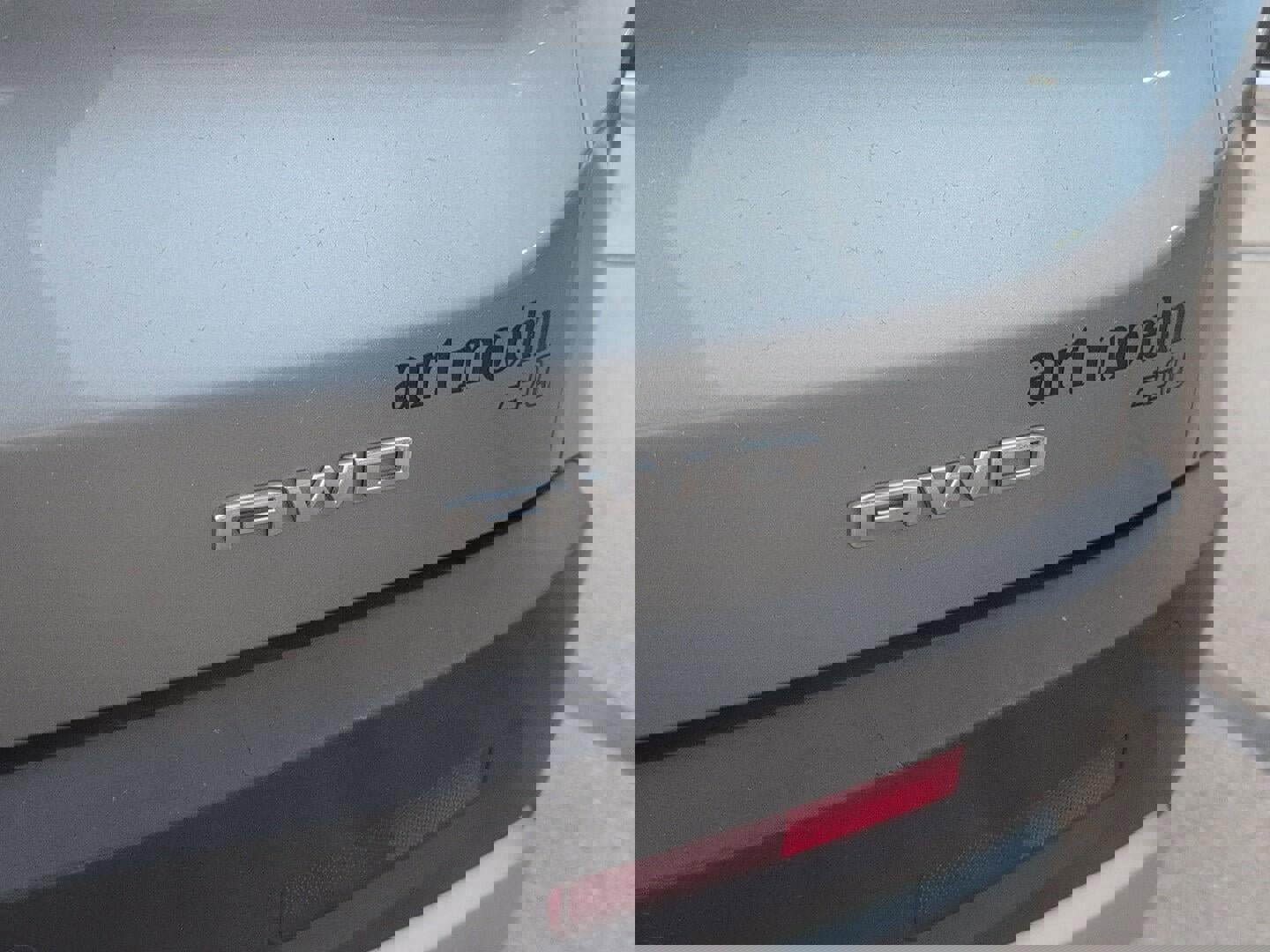 Used 2023 GMC Acadia SLT image 6