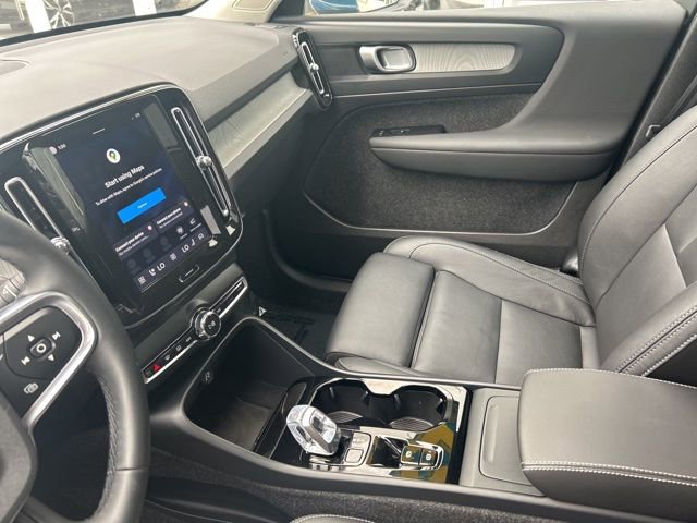 Certified 2025 Volvo XC40 B5 Plus image 21