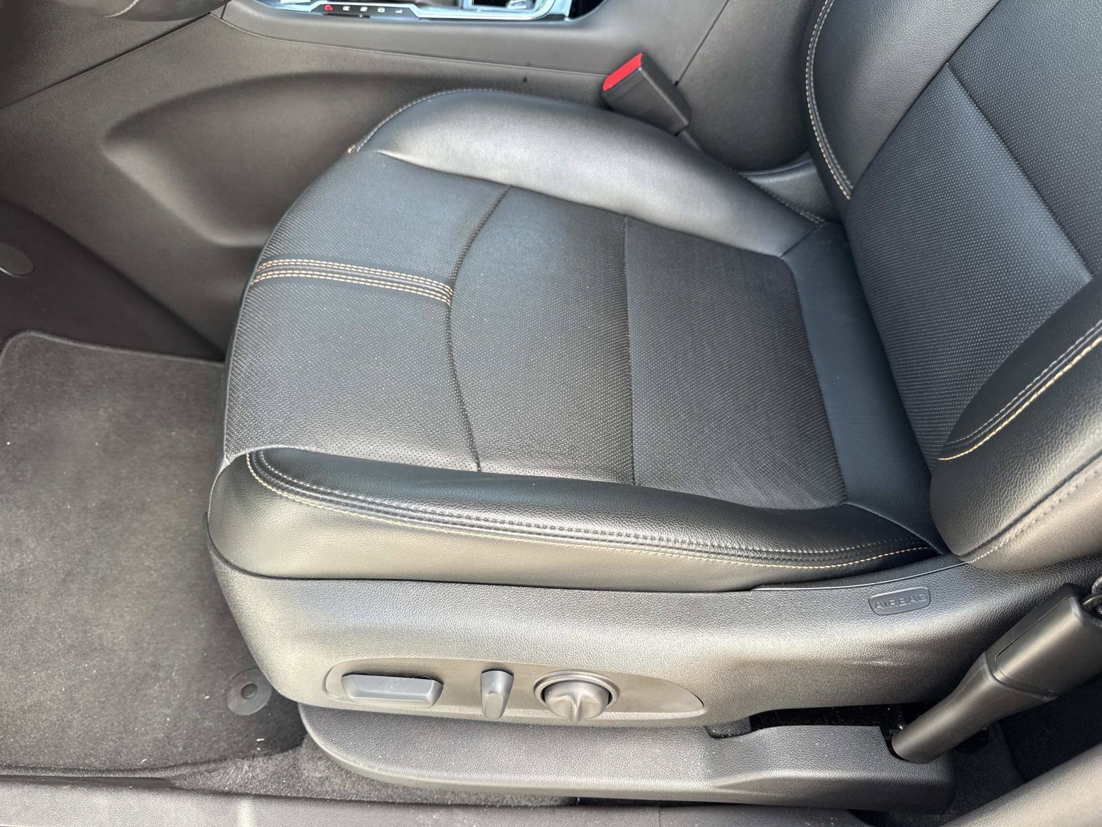Used 2023 Chevrolet Equinox Premier FWD image 20
